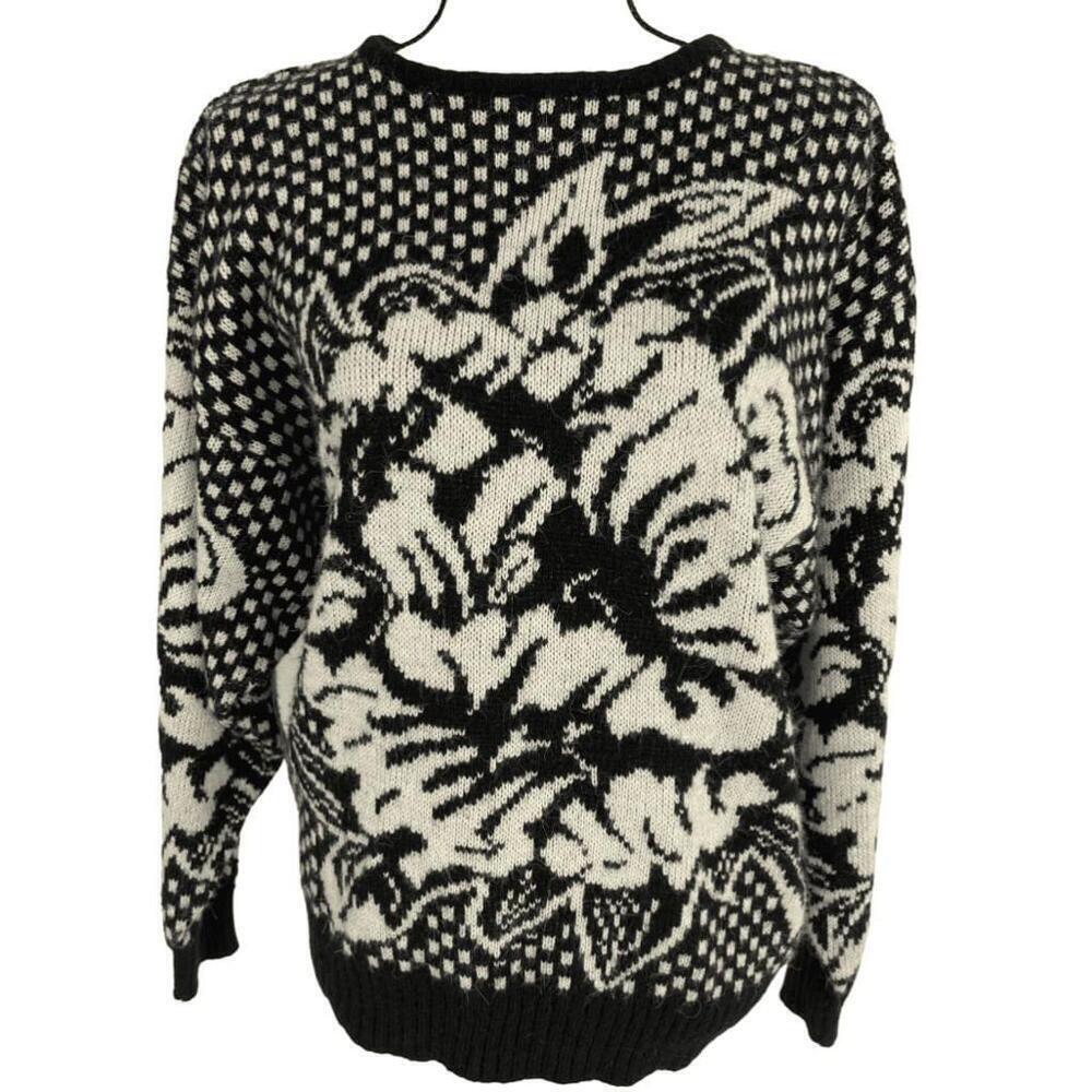 Vintage Nilani Pullover Crewneck Sweater, Black & White, Small (A04)​​​​